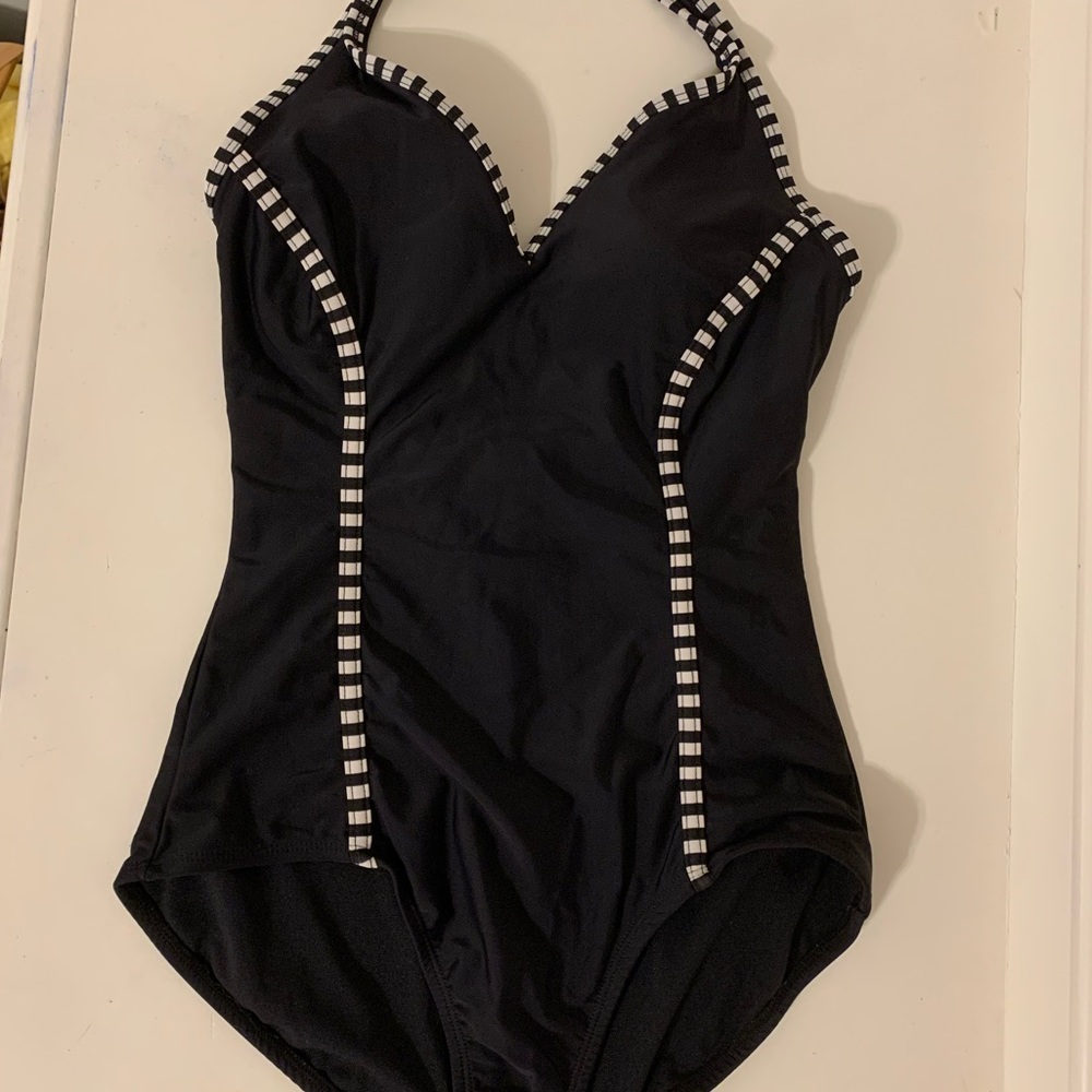 One piece swim suit